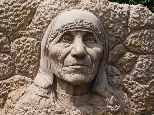 St. Mother Teresa: With Her Hand in the Hands of God to the Needy - Indian  Catholic Matters